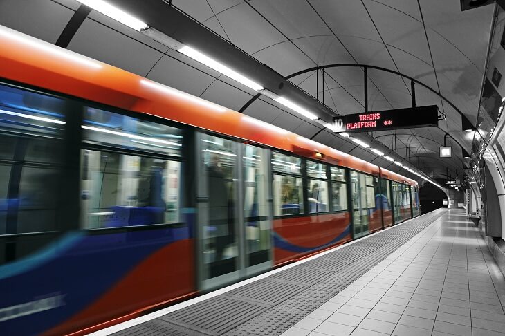 Metro w Londynie. Fot. Gwoeii / Shutterstock