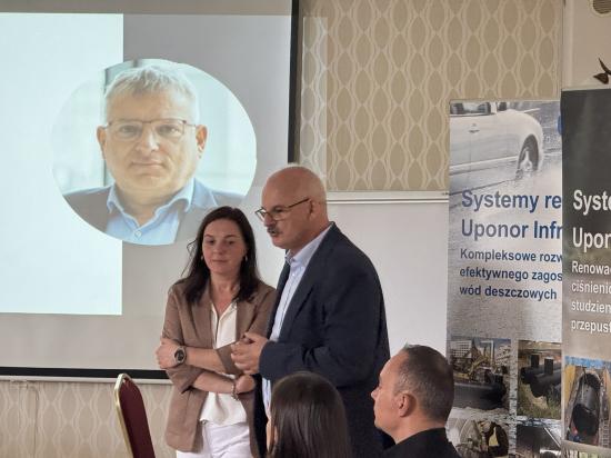 Zdjęcie IV Szkolenie dla kadry zarządzającej przedsiębiorstwami wodociągowo-kanalizacyjnymi.  Anna Stefańczyk, Newflow oraz dr inż. Dariusz Zwierzchowski, Centrum Badań i Certyfikacji. Fot. inzynieria.com