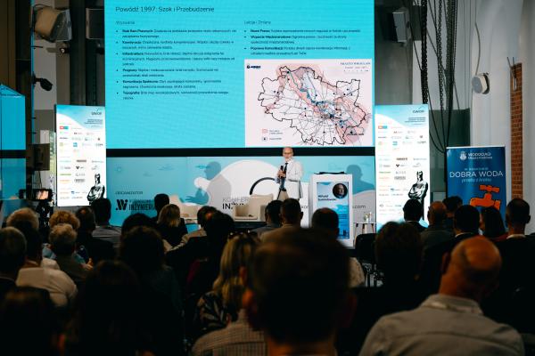 Zdjęcie IV Kongres Gospodarowania Wodami i Ochrony Przeciwpowodziowej. Witold Sumisławski, Pełnomocnik Prezydenta Wrocławia oraz MPWiK S.A. ds. Gospodarowania Wodami Opadowymi i Roztopowymi. fot. Quality Studio dla www.inzynieria.com
