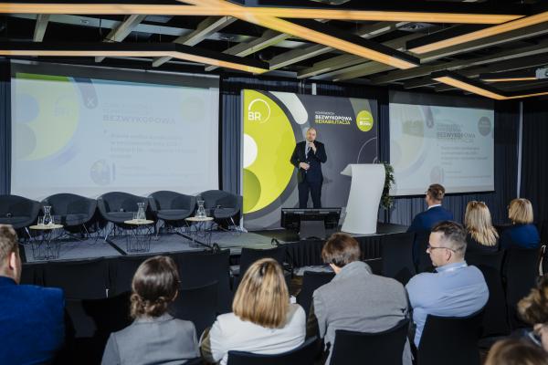 Zdjęcie Paweł Sikorski, prezes Izby Gospodarczej Wodociągi Polskie.  X Konferencja Bezwykopowa Rehabilitacja. fot. Quality Studio dla www.inzynieria.com