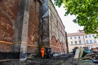 Zabezpieczenie fundamentów kościoła w Barczewie. Fot. Quality Studio