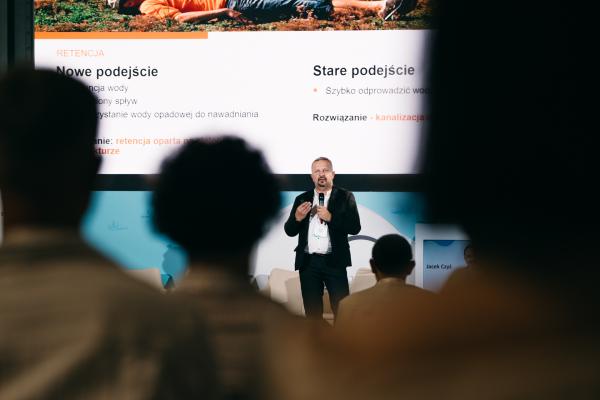 Zdjęcie IV Kongres Gospodarowania Wodami i Ochrony Przeciwpowodziowej. Jacek Czyż, Green Roofs Manager, Bauder Polska. fot. Quality Studio dla www.inzynieria.com