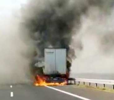 Ciężarówka stanęła w płomieniach na autostradzie A4 avatar