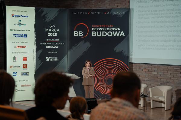 Zdjęcie II Konferencja Bezwykopowa Budowa. Katarzyna Ostrowska (ILF Consulting Engineers Polska). fot. Quality Studio dla www.inzynieria.com