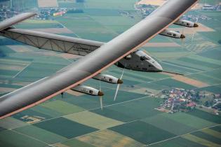 Pierwszy lot samolotu Solar Impulse 2 / źródło: Solar Impulse Press Corner