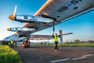 Pierwsze testy techniczne samolotu Solar Impulse 2 / źródło: Solar Impulse Press Corner