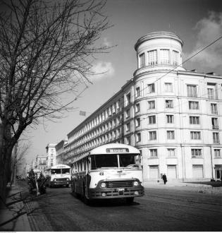 Autobusy marki Chausson w Warszawie, 1957 r. Fot. Narodowe Archiwum Cyfrowe 