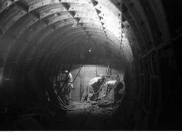 Tak w latach 50. budowano metro w Warszawie [ZDJĘCIA ARCHIWALNE] avatar