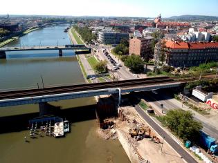 Budowa trzech nowych mostów kolejowych przez Wisłę w Krakowie. Fot. Piotr Hamarnik/PKP PLK