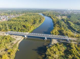 Most kolejowy nad Narwią w Ostrołęce. Fot. Łukasz Bryłowski/PKP PLK