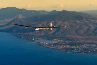 Solar Impulse 2 nad Hawajami / źródło: Solar Impulse Press Corner