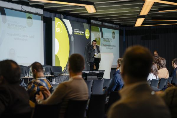 Zdjęcie Michał Andrzejewski, członek zarządu, Gamm-Bud sp. z o.o. X Konferencja Bezwykopowa Rehabilitacja. fot. Quality Studio dla www.inzynieria.com