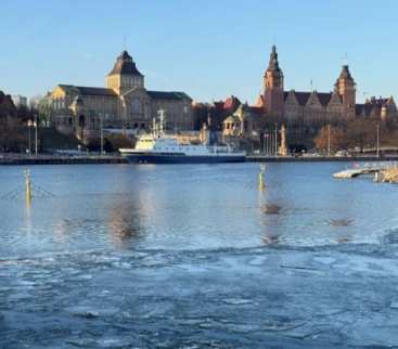 Szczecin: zamontowano zaporę lodową chroniącą marinę na Odrze avatar