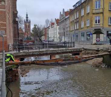 Gdańsk. Zdemontowano zabytkowy most nad Radunią. Wkrótce będzie nowy avatar