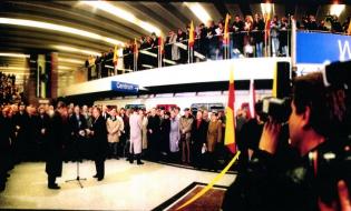 7 kwietnia 1995 r. – oddanie do użytku 11-kilometrowego odcinka od stacji Kabaty do stacji Politechnika. Uroczyste otwarcie odbyło się na stacji Wilanowska. Fot. Metro Warszawskie/Facebook