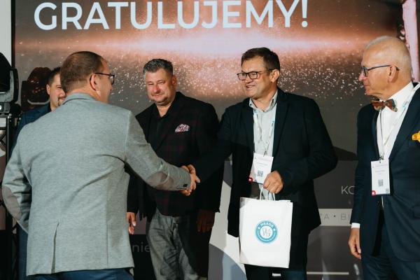 Zdjęcie Od lewej: Tomasz Godździor, Krzysztof Czudec, Mariusz Iwanejko. XXI Konferencja Inżynieria Bezwykopowa 2023 - gala rozdania Tytanów. Fot. Quality Studio dla www.inzynieria.com