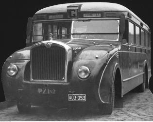 Warszawa: autobus Zawrat montowany na licencji firmy Saurer z nadwoziem wykonanym w PZInż, 1937-1939. Fot. Narodowe Archiwum Cyfrowe