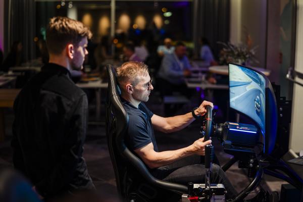 Zdjęcie Kolacja networkingowa. Symulator jazdy. X Konferencja Bezwykopowa Rehabilitacja. fot. Quality Studio dla www.inzynieria.com