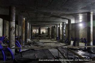 Słupy podtrzymujące strop torów odstawczych. Fot. z archiwum AGP Metro Polska