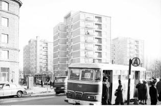 Autobus marki Ikarus 620 na linii 107 w  Warszawie, 1963-1969. Fot. Narodowe Archiwum Cyfrowe