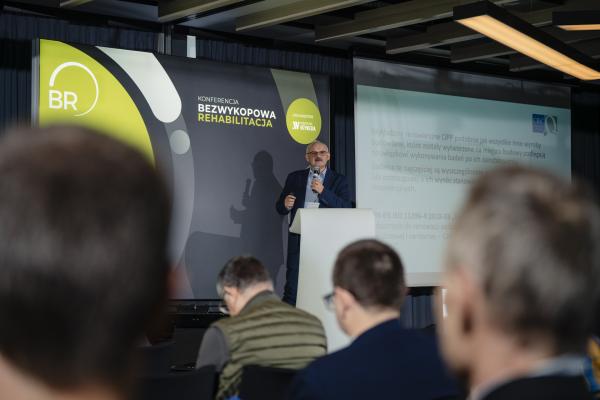 Zdjęcie Dr inż. Dariusz Zwierzchowski, prezes Centrum Badań i Certyfikacji sp. z o.o. X Konferencja Bezwykopowa Rehabilitacja. fot. Quality Studio dla www.inzynieria.com