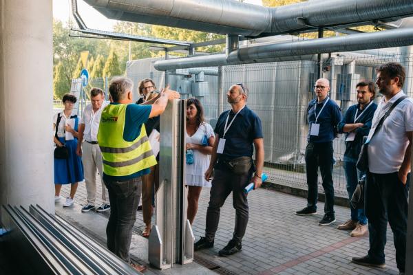 Zdjęcie Wycieczka: Mobilny System Ochrony Przeciwpowodziowej Tauron Areny. fot. Quality Studio dla www.inzynieria.com