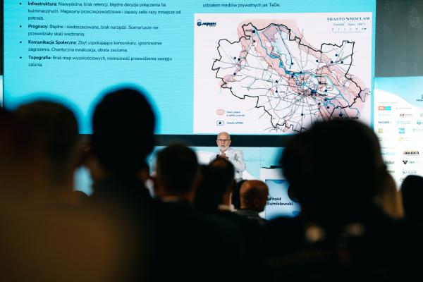 Zdjęcie IV Kongres Gospodarowania Wodami i Ochrony Przeciwpowodziowej. Witold Sumisławski, Pełnomocnik Prezydenta Wrocławia oraz MPWiK S.A. ds. Gospodarowania Wodami Opadowymi i Roztopowymi. fot. Quality Studio dla www.inzynieria.com