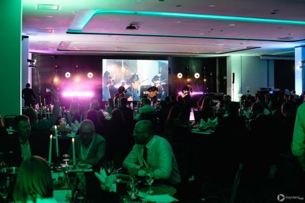 Zdjęcie IV Kongres Geoinżynieria i Budownictwo Podziemne. Gala rozdania Nagród TYTAN 2025. Występ zespołu Guitar Brothers. fot. Quality Studio dla www.inzynieria.com