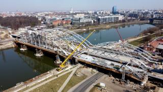 Budowa trzech nowych mostów kolejowych przez Wisłę w Krakowie. Fot. Piotr Hamarnik/PKP PLK