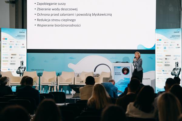 Zdjęcie IV Kongres Gospodarowania Wodami i Ochrony Przeciwpowodziowej. Agnieszka Wrzesińska, Menedżer Produktu, Orbia Building & Infrastructure (Wavin). fot. Quality Studio dla www.inzynieria.com