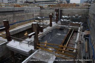 Zasklepianie otworu technologicznego w szybie startowym. Fot. z archiwum AGP Metro Polska