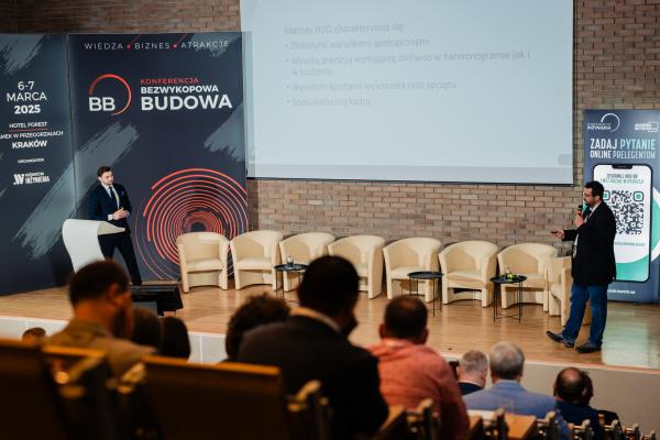 Zdjęcie II Konferencja Bezwykopowa Budowa. Od lewej: Oskar Kroszka (Elektropaks) oraz Michał Milfort-Mieroszewski (Logistic Planning Solutions). fot. Quality Studio dla www.inzynieria.com