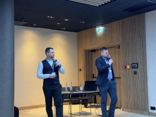 XXVIII seminarium szkoleniowe HEADS. Od lewej: Szymon Paszkiewicz, Krafteam oraz Aleksander Ośnicki, HEADS. Fot. inzynieria.com