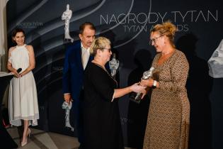 Uroczysta gala z rozdaniem nagród TYTAN. Od lewej: Wojciech Kozak, Państwowe Gospodarstwo Wodne Wody Polskie, Dyrektor RZGW w Krakowie; dr hab. inż. Jadwiga Królikowska, Politechnika Krakowska; Anna Wilk, Katowickie Inwestycje S.A. fot. Quality Studio dla www.inzynieria.com