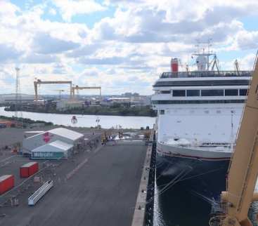 Avatar Belfast buduje nabrzeże na słabym gruncie. 20 tys. drenów i 340 m ściany