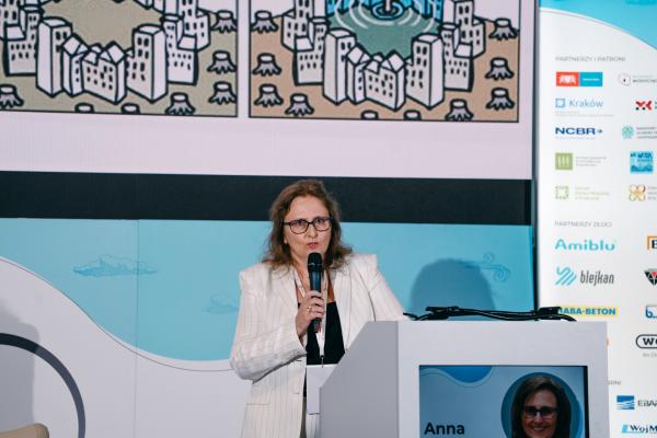 Zdjęcie IV Kongres Gospodarowania Wodami i Ochrony Przeciwpowodziowej. Anna Sowa-Jadczyk, Zastępca Dyrektora Departamentu Innowacji i Rozwoju Biznesu, Małopolska Agencja Rozwoju Regionalnego. fot. Quality Studio dla www.inzynieria.com