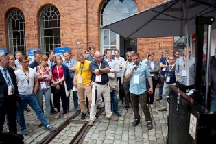 13. Konferencja, Wystawa i pokazy Technologii INŻYNIERIA BEZWYKOPOWA, Kraków - Bielany, 2015 r. Przy mikrofonie Krzysztof Kublik - Heads. fot. Quality Studio dla www.inzynieria.com