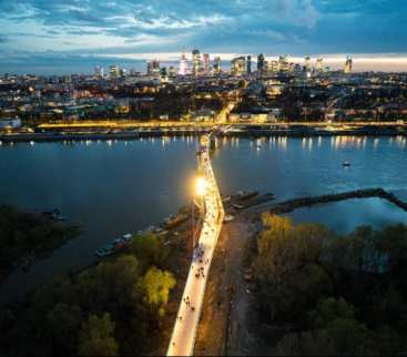 Warszawa: most dla pieszych otwarty. Po dwóch latach budowy [ZDJĘCIA]