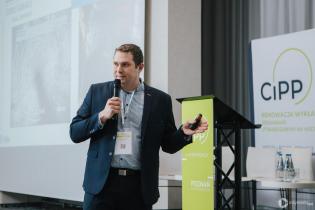 Jeremiasz Siejbik, POliner sp. z o.o. IV Konferencja „Renowacja Wykładzinami (Rękawami) Utwardzanymi na Miejscu”. Fot. Quality Studio dla www.inzynieria.com