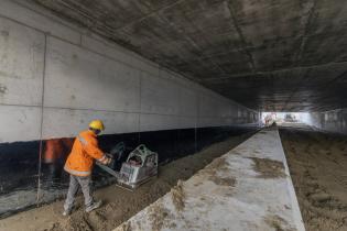 Przygotowania do budowy drogi pieszo-rowerowej w tunelu w Legionowie. Fot. Łukasz Bryłowski/PKP PLK