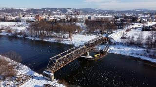 Rozbiórka starego mostu kolejowego nad Dunajcem. Fot. Piotr Hamarnik/PKP PLK