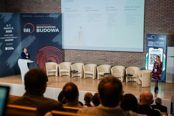 Zdjęcie II Konferencja Bezwykopowa Budowa. Piotr Turczyński oraz Paulina Nalbach (Dotono).  fot. Quality Studio dla www.inzynieria.com