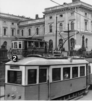 Tramwaje przed Dworcem Głównym. Wrzesień 1942 r. Fot. Narodowe Archiwum Cyfrowe
