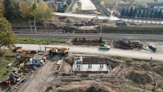 Budowa podpór wiaduktu kolejowego. Fot. Artur Lewandowski/PKP PLK