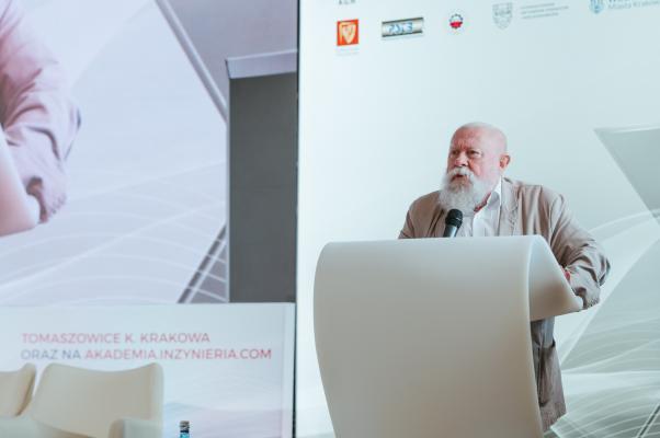 Zdjęcie prof. Jerzy Bralczyk - gość specjalny Konferencji - opowiadał o perswazji i manipulacji językowej. fot. Quality Studio dla www.inzynieria.com