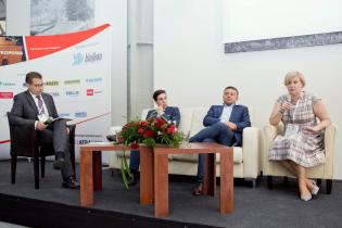 15. Konferencja, Wystawa i pokazy Technologii INŻYNIERIA BEZWYKOPOWA, Kraków - Bielany, 2017 r. Od lewej: Dariusz Ziembiński, Kancelaria Ziembiński & Partnerzy, Tymoteusz Mądry - Kancelaria SMM Legal, Tomasz Daniłoś - Blejkan, Wioletta Kubica - MPWiK w Krakowie. fot. Quality Studio dla www.inzynieria.com