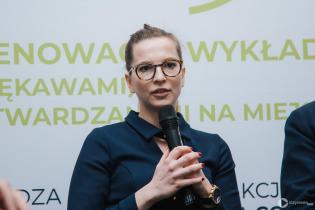 Anna Danek, Aquanet SA. Panel dyskusyjny w trakcie IV Konferencji „Renowacja Wykładzinami (Rękawami) Utwardzanymi na Miejscu”. Fot. Quality Studio dla www.inzynieria.com