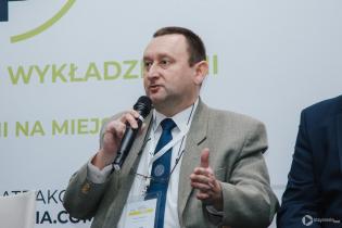 dr hab. inż. Paweł Popielski, prof. PW (Politechnika Warszawska). Sesje robocze nt. wytycznych odbiorów prac realizowanych w technologii CIPP w trakcie IV Konferencji „Renowacja Wykładzinami (Rękawami) Utwardzanymi na Miejscu”. Fot. Quality Studio dla www.inzynieria.com