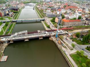 Budowa mostu przez Wisłę w Krakowie. Fot. PKP PLK