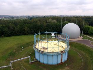 Rozbiórka zbiornika biogazu. Fot. Wodociągi Białostockie